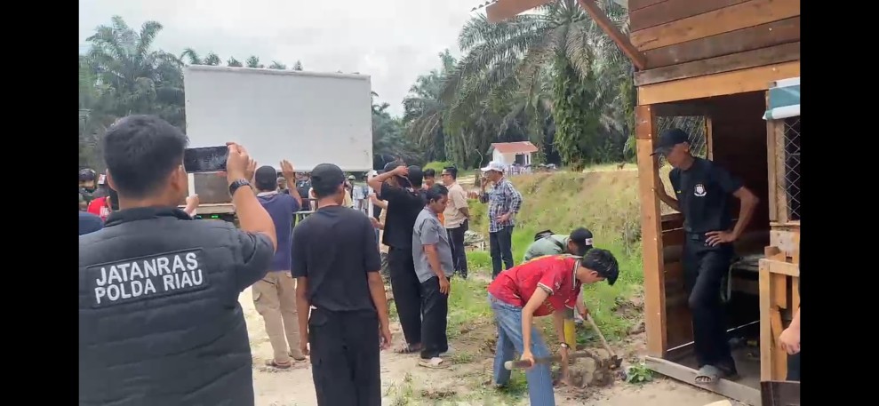 Wajah Pelaku Pembongkaran Pos Jaga Milik Koppsa-M Terekam Jelas, Ancaman Pidana Pengrusakan Wajah Pelaku Pembongkaran Pos Jaga Milik Koppsa-M Terekam Jelas, Ancaman Pidana Pengrusakani