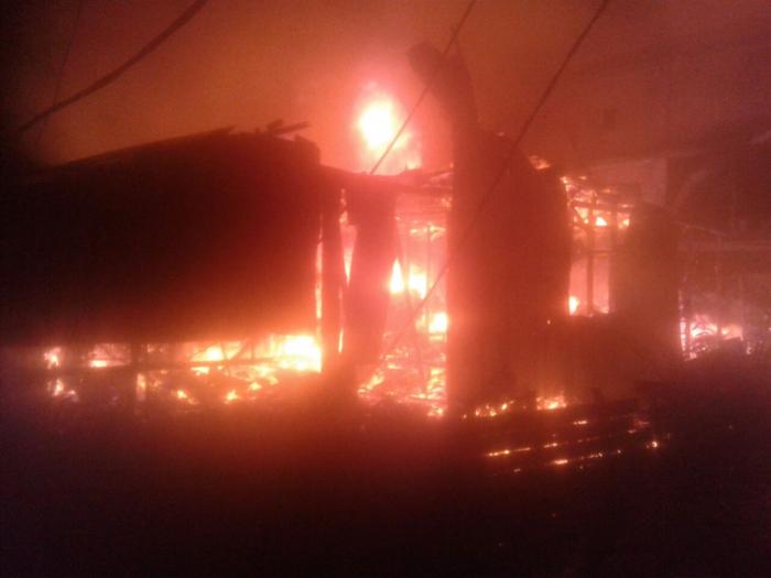 Lima Rumah di Kateman Hangus Terbakar Lima Rumah di Kateman Hangus Terbakari