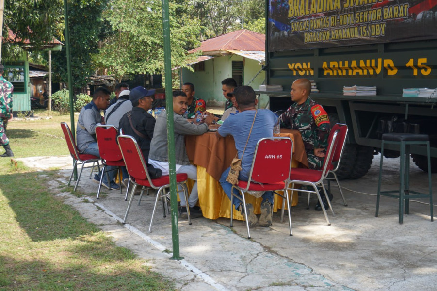 Komandan Satgas Pamtas RI-RDTL Yonarhanud 15/DBY Gelar Coffee Morning Bersama Wartawani