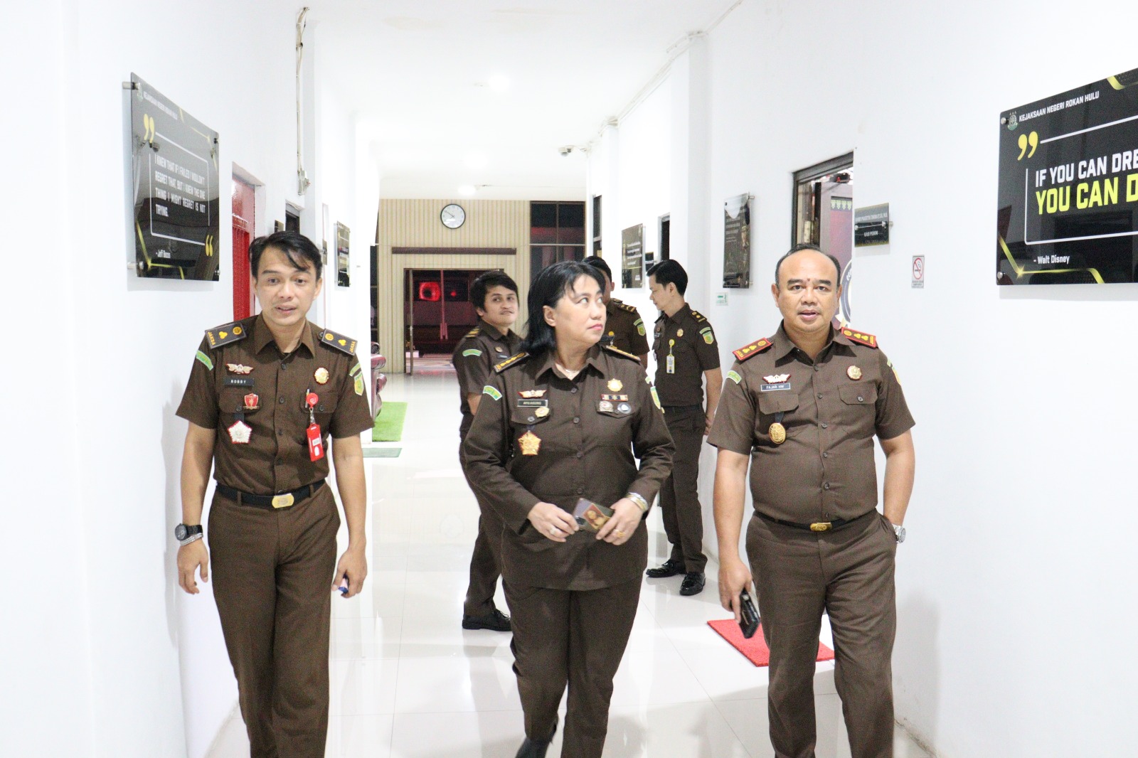 ASISTEN PENGAWASAN KEJAKSAAN TINGGI RIAU MELAKSANAKAN KUNJUNGAN KERJA KE KEJAKSAAN NEGERI ROKAN HULU DALAM RANGKA INSPEKSI UMUM TAHUN 2023 ASISTEN PENGAWASAN KEJAKSAAN TINGGI RIAU MELAKSANAKAN KUNJUNGAN KERJA KE KEJAKSAAN NEGERI ROKAN HULU DALAM RANGKA INSPEKSI UMUM TAHUN 2023i