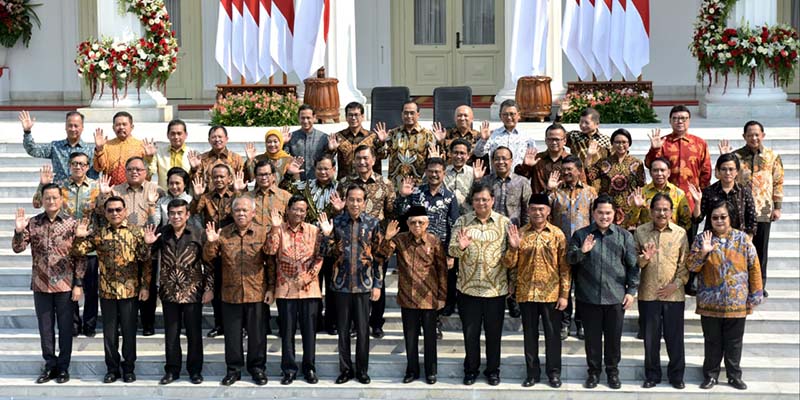 Reshuffle Kabinet untuk Kepentingan Bangsa atau Kepentingan Politik? Reshuffle Kabinet untuk Kepentingan Bangsa atau Kepentingan Politik?i