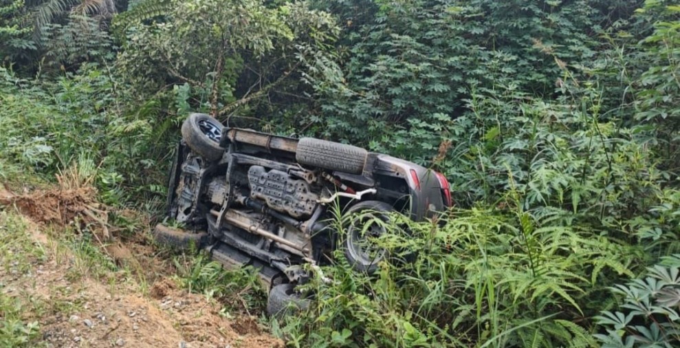  Aksi Kejar-kejaran Berakhir Tergulingnya Mobil Pengedar Narkoba di Rohil  