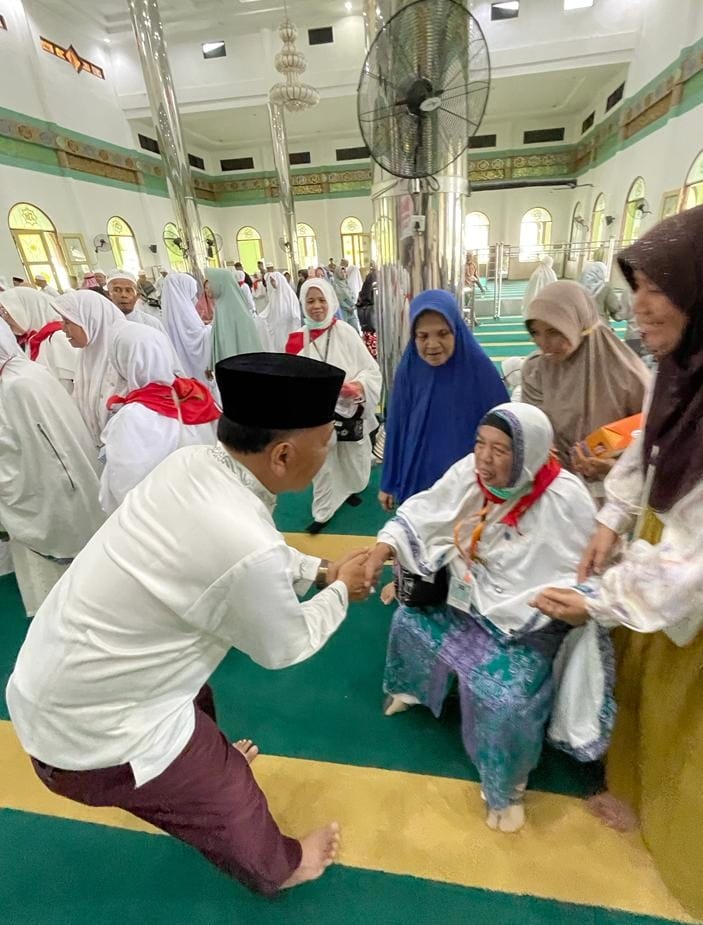 Sambut Kepulangan Jamaah Haji, Plt Bupati H. Asmar: Insyaallah Haji Mabrur dan Mabruroh Sambut Kepulangan Jamaah Haji, Plt Bupati H. Asmar: Insyaallah Haji Mabrur dan Mabrurohi