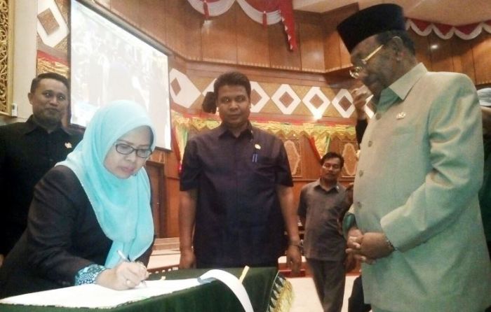 Sidang Paripurna Berlangsung Alot, Sah APBD Riau 2018 10, 091 Triliun