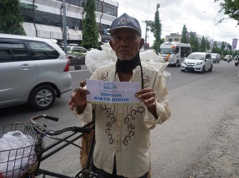 Pendapatan Kurang dari Sejuta, Lansia Prasejahtera ini Terima Bantuan dari Rumah Yatim Riau Pendapatan Kurang dari Sejuta, Lansia Prasejahtera ini Terima Bantuan dari Rumah Yatim Riaui