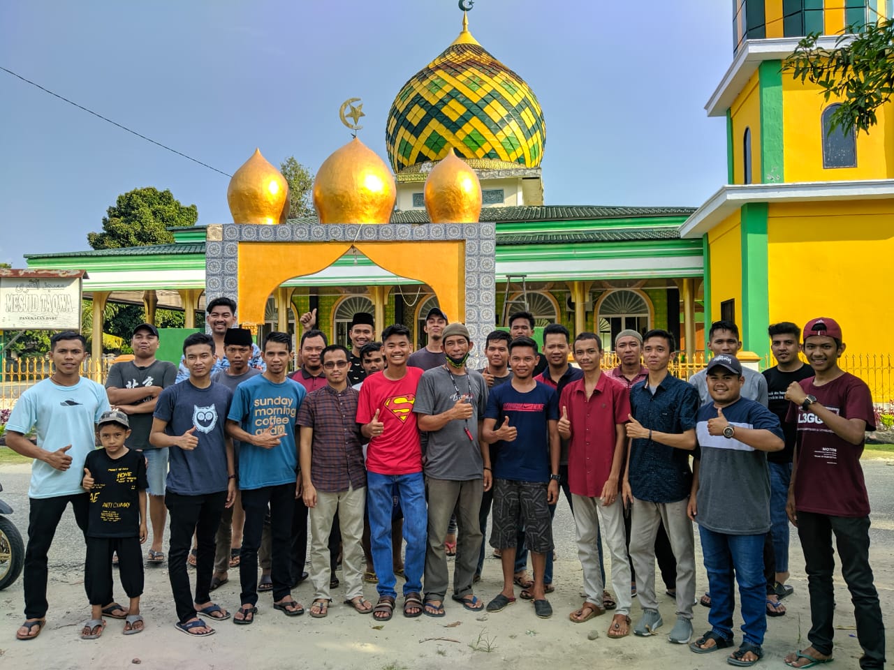 Meriahkan Idul Fitri, Pemuda Pangkalan Baru Dusun I Kreatif Gelar Panjat Pinang Meriahkan Idul Fitri, Pemuda Pangkalan Baru Dusun I Kreatif Gelar Panjat Pinangi