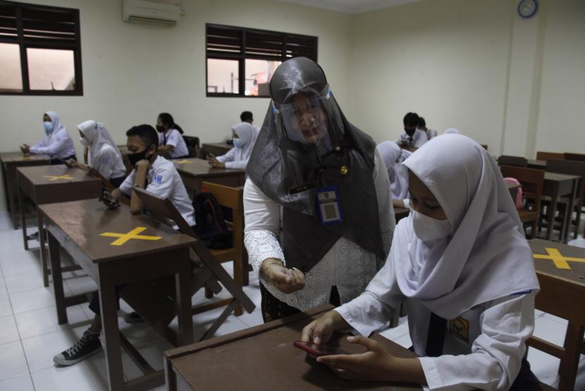 Pemerintah Izinkan Kuliah Tatap Muka Pemerintah Izinkan Kuliah Tatap Mukai