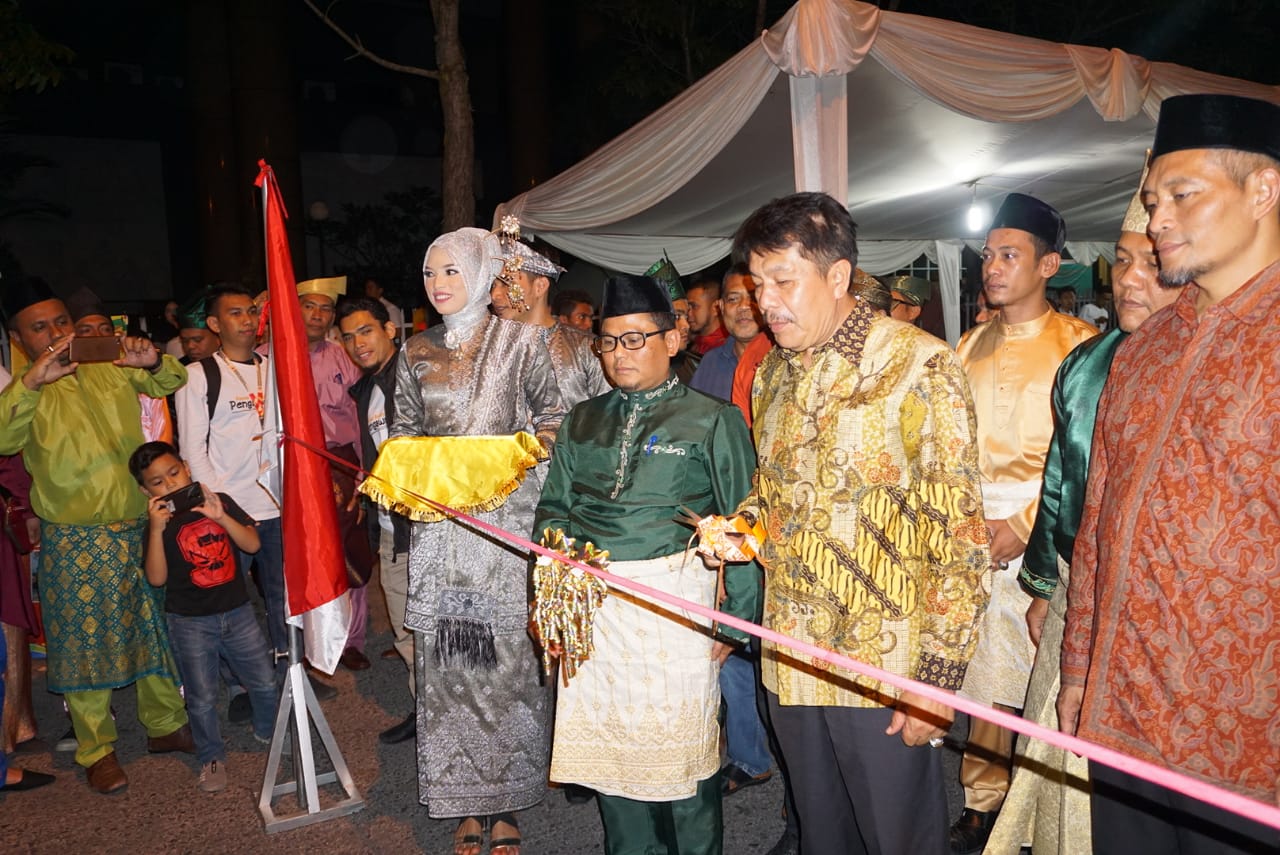 Bawaslu Riau Gelar Pawai Budaya dan Pameran Hasil Pengawasan Pemilu Bawaslu Riau Gelar Pawai Budaya dan Pameran Hasil Pengawasan Pemilui