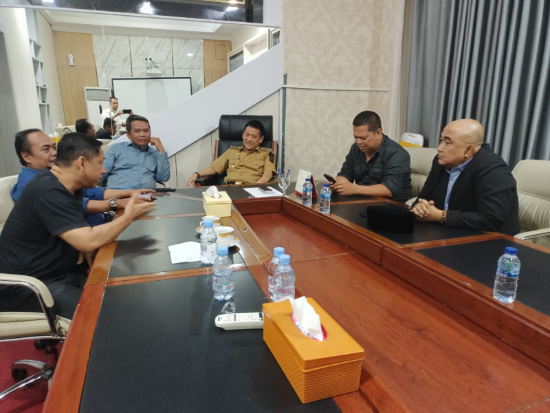 Syamsul Muhkamar Politisi 'Mata Duitan', Pj Bupati Kampar Diduga Bangun Politik Balas Jasa Syamsul Muhkamar Politisi 'Mata Duitan', Pj Bupati Kampar Diduga Bangun Politik Balas Jasai