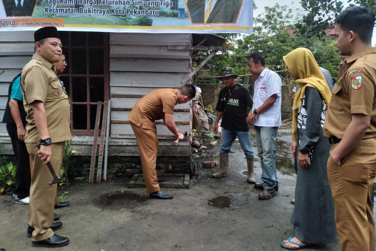 Program Bedah Rumah di Pekanbaru Mulai Dilaksanakan Program Bedah Rumah di Pekanbaru Mulai Dilaksanakani