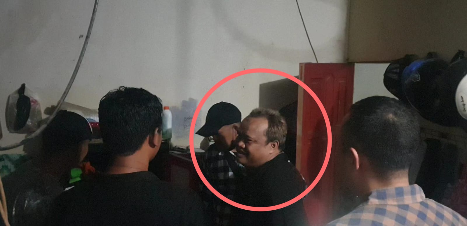 Tim Tabur Kejaksaan Agung Berhasil Mengamankan Terpidana FATHURAHMAN als FATUR bin SAFARUDIN Tim Tabur Kejaksaan Agung Berhasil Mengamankan Terpidana FATHURAHMAN als FATUR bin SAFARUDINi