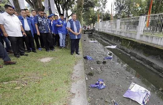 Atribut Demokrat Dirusak, Polresta Pekanbaru Amankan Satu Terduga Pelaku Atribut Demokrat Dirusak, Polresta Pekanbaru Amankan Satu Terduga Pelakui
