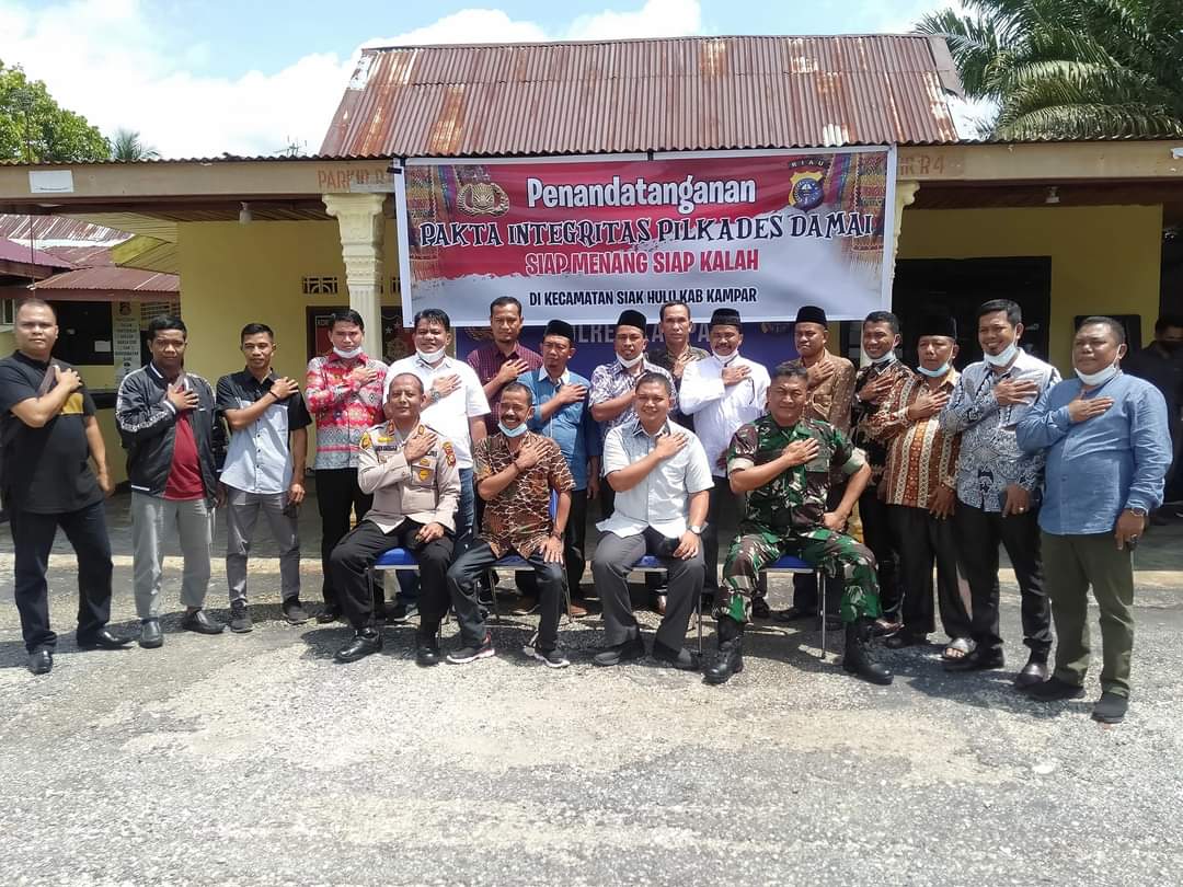 Polsek Siak Hulu Gelar Penandatanganan Pakta Integritas Pilkades Damai Polsek Siak Hulu Gelar Penandatanganan Pakta Integritas Pilkades Damaii
