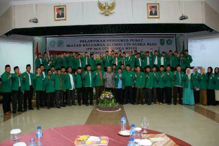 Khairuddin Al-Young Riau Bacakan SK Pengurus IKA UIN Suska Riau Khairuddin Al-Young Riau Bacakan SK Pengurus IKA UIN Suska Riaui