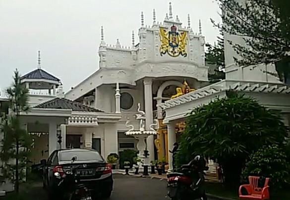Rumah Mantan Ketua PP Pekanbaru ini Digeledah Polisi, Kenapa ? Rumah Mantan Ketua PP Pekanbaru ini Digeledah Polisi, Kenapa ?i