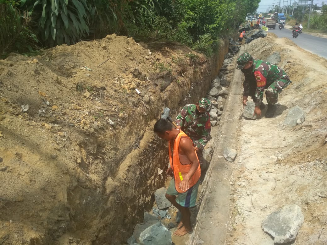 Upaya Babinsa Koramil 06/Sh, Mendukung TMMD Ke -110 Kodim 0313/Kpr Upaya Babinsa Koramil 06/Sh, Mendukung TMMD Ke -110 Kodim 0313/Kpri