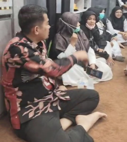 IIB Nursaleh Dukung Perjuangan TKS Kampar, Diterima di Ruang Pimpinan DPRD Kampar IIB Nursaleh Dukung Perjuangan TKS Kampar, Diterima di Ruang Pimpinan DPRD Kampari