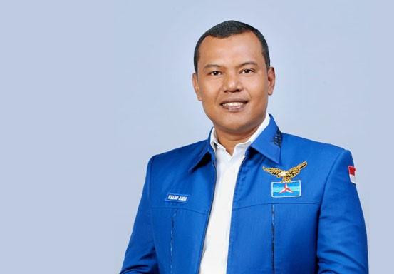 Kelmi Laporkan Tim Hafith-Erizal Bagikan Uang Dan Kartu Nama Kelmi Laporkan Tim Hafith-Erizal Bagikan Uang Dan Kartu Namai
