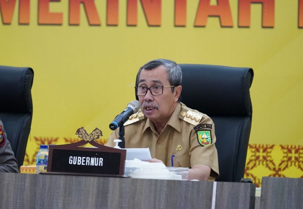 Gubernur Syamsuar Ajak Masyarakat Beli Sapi Lokal untuk Hindari PMK Gubernur Syamsuar Ajak Masyarakat Beli Sapi Lokal untuk Hindari PMKi