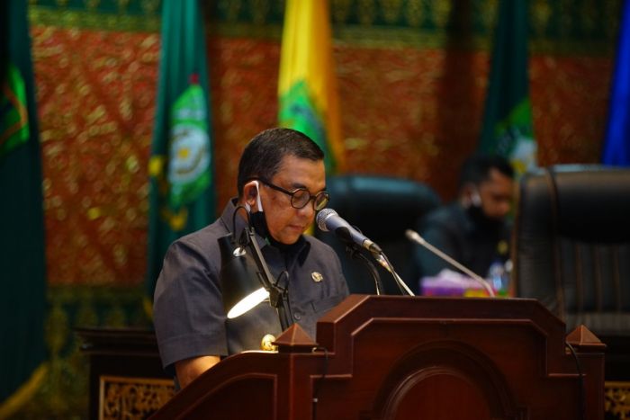Wagubri Hadiri Rapat Paripurna Penyampaian Tiga Raperda di DPRD Riaui