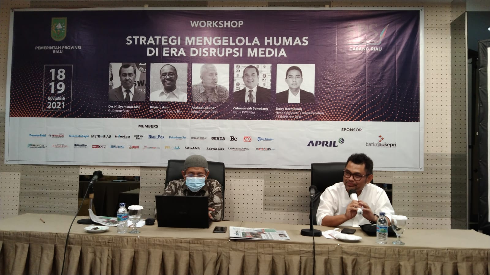 Workshop SPS Riau Sangat Membantu Kerja Humas dan Kominfo Workshop SPS Riau Sangat Membantu Kerja Humas dan Kominfo i