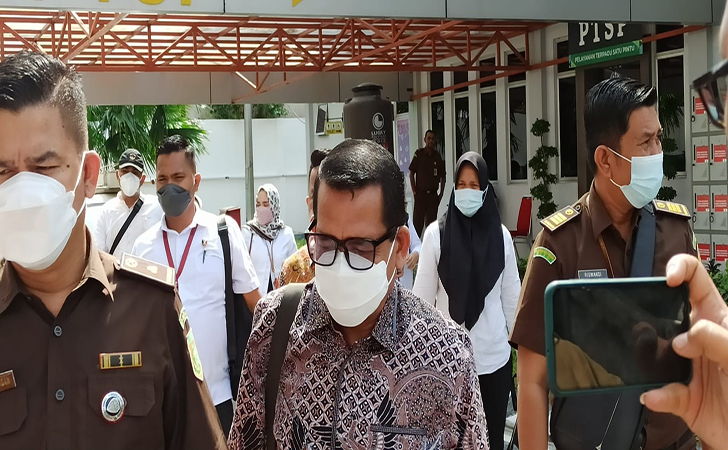 Pengacara Yakin Bisa Bebaskan Syafri Harto dari Pengapnya Penjara Pengacara Yakin Bisa Bebaskan Syafri Harto dari Pengapnya Penjarai
