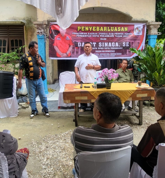 Dapot Sinaga Laksanakan Penyebarluasan Perda di Jalan Saudara, Sri Meranti Dapot Sinaga Laksanakan Penyebarluasan Perda di Jalan Saudara, Sri Merantii