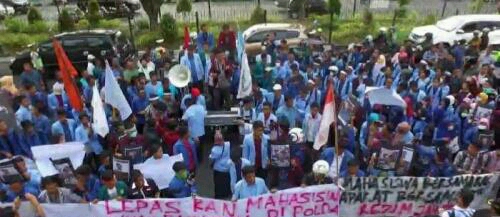 Minta 4 Mahasiswa Dibebaskan, Kapolda Riau Janji Bertolak ke Polda Metro Jaya Minta 4 Mahasiswa Dibebaskan, Kapolda Riau Janji Bertolak ke Polda Metro Jayai