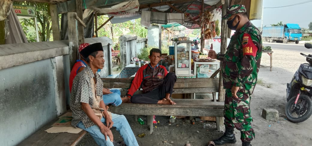 Melalui Komsos Babinsa Koramil 06/Sh Ingatkan Warga Akan pentingnya Protokol Kesehatan Melalui Komsos Babinsa Koramil 06/Sh Ingatkan Warga Akan pentingnya Protokol Kesehatani