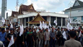 Larang Aktivitas Bongkar Muat, Bea & Cukai Tembilahan Didemo Warga Kempas Larang Aktivitas Bongkar Muat, Bea & Cukai Tembilahan Didemo Warga Kempasi