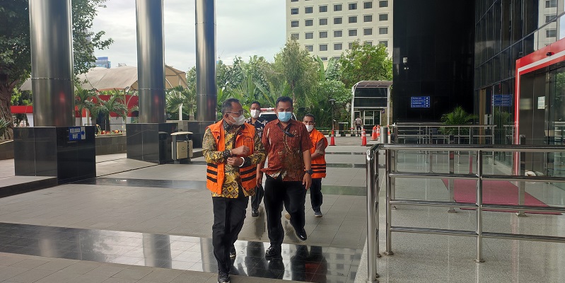 Suhandy Didakwa Menyuap Dodi Reza Alex Noerdin Rp 4,4 Miliar Suhandy Didakwa Menyuap Dodi Reza Alex Noerdin Rp 4,4 Miliari