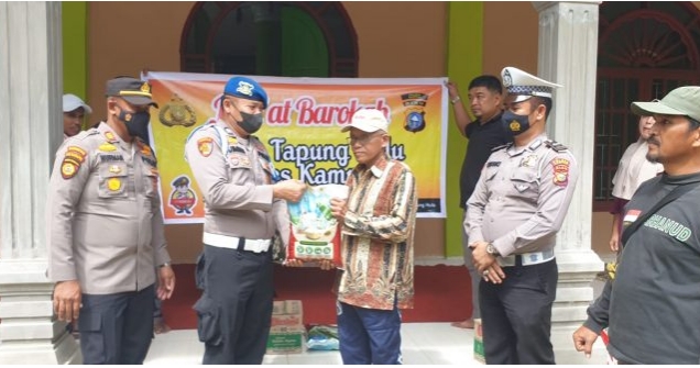 Tapung Hulu. Kapolsek Tapung Hulu AKP Nuraman,SH.MH bersama beberapa personilnya Tapung Hulu. Kapolsek Tapung Hulu AKP Nuraman,SH.MH bersama beberapa personilnyai