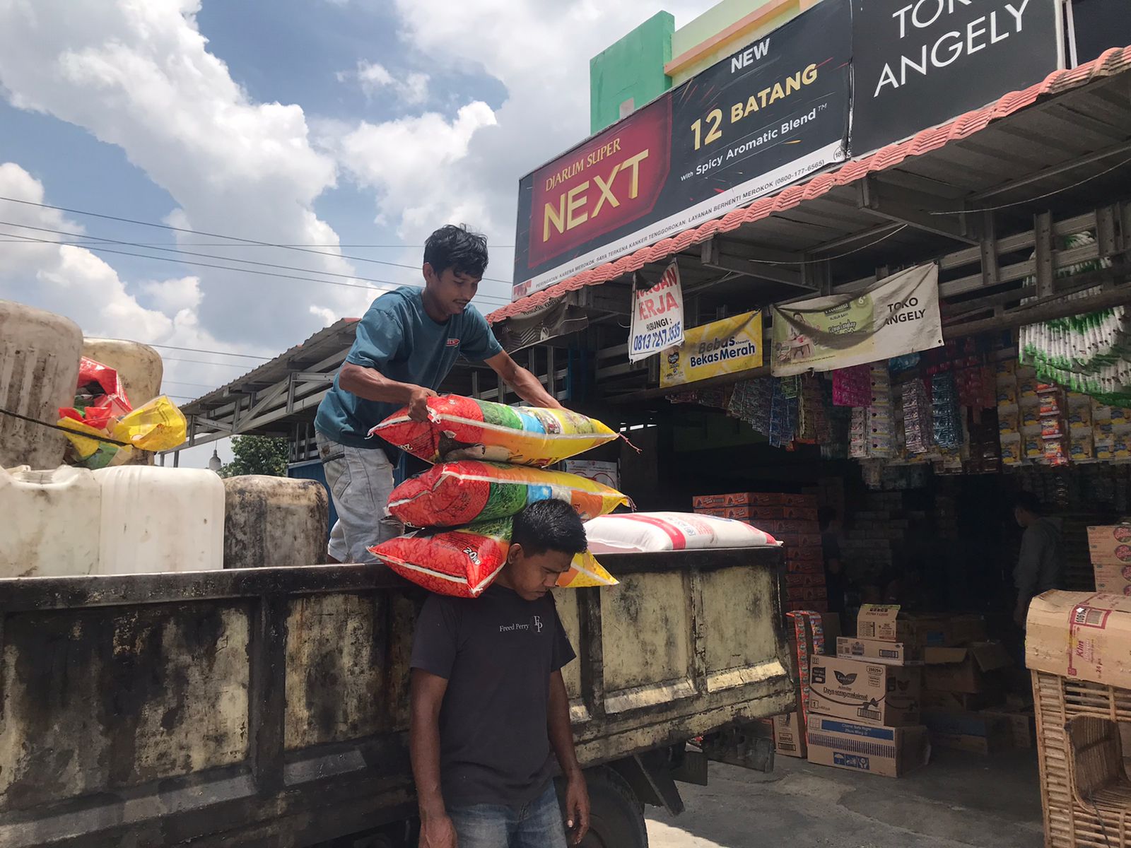 Komisi II DPRD Pekanbaru Minta Pemko Stabilkan Harga Beras Komisi II DPRD Pekanbaru Minta Pemko Stabilkan Harga Berasi