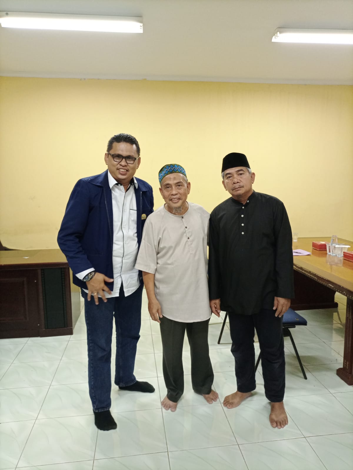 Ketua KNPI Larshen Yunus Kunjungi Posko Lembaga Adat Melayu Riau Ketua KNPI Larshen Yunus Kunjungi Posko Lembaga Adat Melayu Riaui