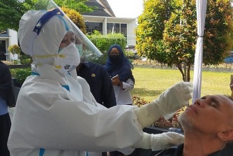 Riau dapat bantuan enam alat tes COVID-19