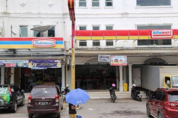 Warga Kesal Dibebankan Parkir Belanja di Indomaret dan Alfamart Warga Kesal Dibebankan Parkir Belanja di Indomaret dan Alfamarti