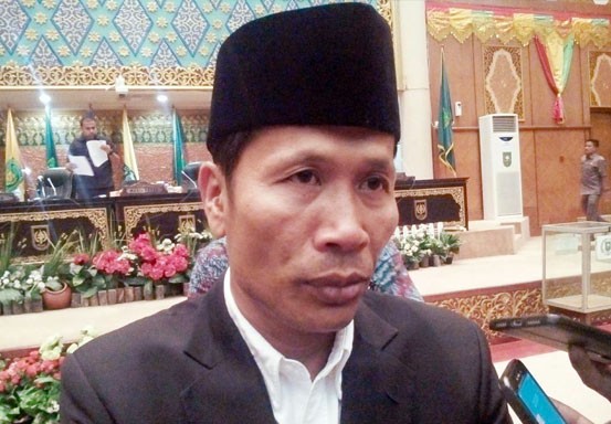 KPK Periksa Ketua DPRD Riau,Telusuri Suap Amril Mukminini