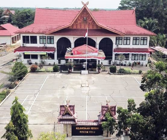 Kejari Rohul Bungkam Ditanya Soal Tindak Lanjut Dugaan Korupsi Pipa Air Bersih, Ada apa ? Kejari Rohul Bungkam Ditanya Soal Tindak Lanjut Dugaan Korupsi Pipa Air Bersih, Ada apa ?i