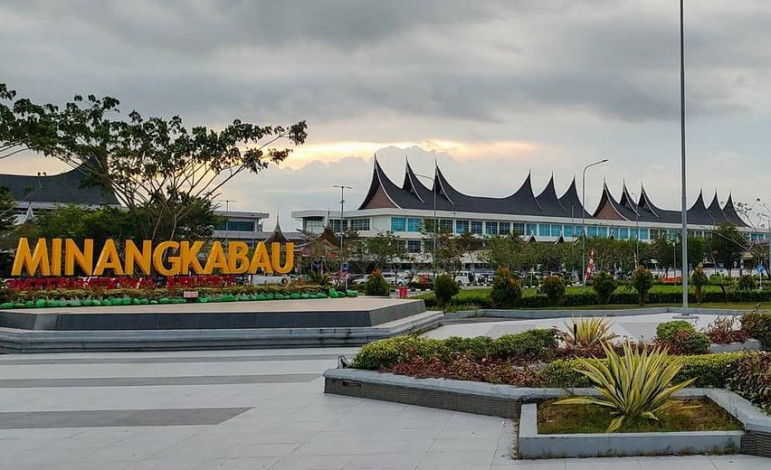 Ketua Ikatan Keluarga Minang Tegaskan Masyarakat Sumbar Tetap Cinta NKRI Ketua Ikatan Keluarga Minang Tegaskan Masyarakat Sumbar Tetap Cinta NKRIi