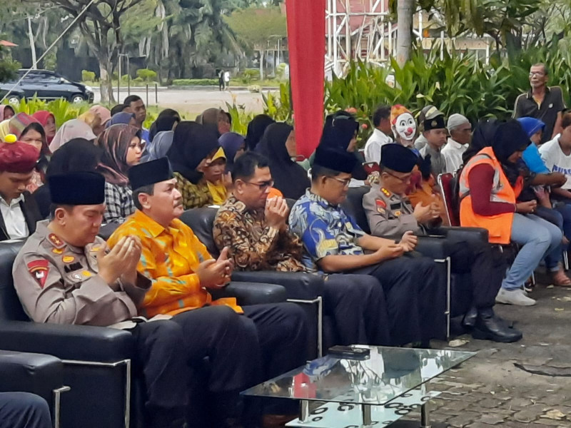KASI B BIDANG INTELIJEN KEJAKSAAN TINGGI RIAU HADIRI KEGIATAN BERBAGI INDAHNYA RAMADHAN CIPAYUNG PLUS PROVINSI RIAU KASI B BIDANG INTELIJEN KEJAKSAAN TINGGI RIAU HADIRI KEGIATAN BERBAGI INDAHNYA RAMADHAN CIPAYUNG PLUS PROVINSI RIAUi