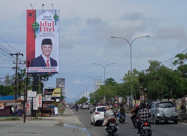 Baliho Ganjar Pranowo 'Kepung' Riau, Nasdem Tak Gentar Menangkan Anies Baliho Ganjar Pranowo 'Kepung' Riau, Nasdem Tak Gentar Menangkan Aniesi