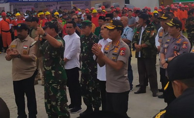 Gubernur Riau Gelar Pertemuan Bersama Panglima TNI Marsekal Hadi Tjahjanto dan Kapolri Idham Azis Gubernur Riau Gelar Pertemuan Bersama Panglima TNI Marsekal Hadi Tjahjanto dan Kapolri Idham Azisi