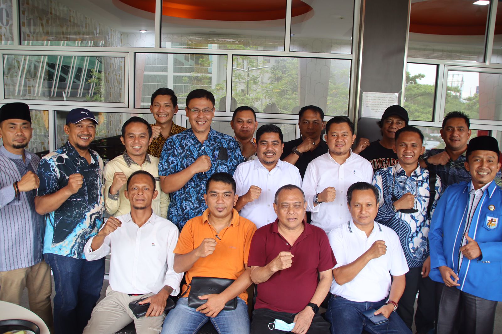 KNPI Riau Gelar Pertemuan dengan MPI di RM Bareh Solok Pekanbaru KNPI Riau Gelar Pertemuan dengan MPI di RM Bareh Solok Pekanbarui