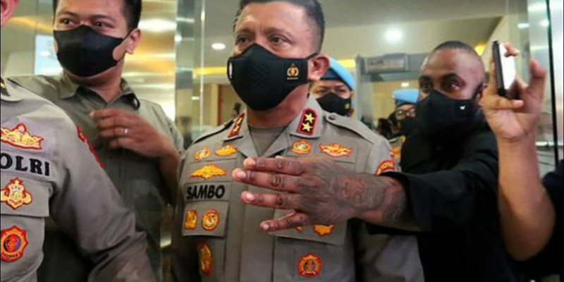 Ferdy Sambo Coba Suap LPSK Pakai Dua Amplop Tebal Ferdy Sambo Coba Suap LPSK Pakai Dua Amplop Tebali