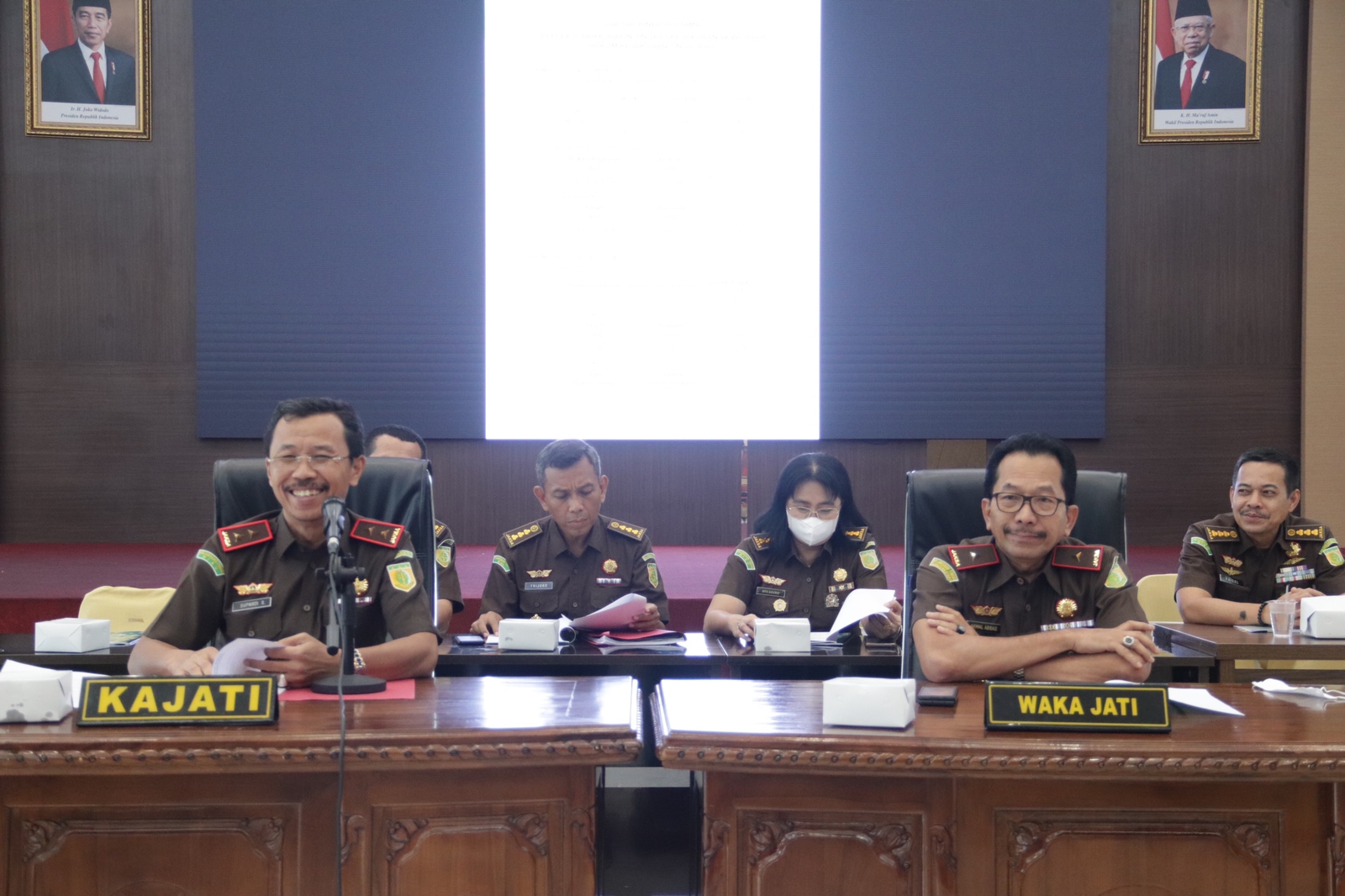 KONFERENSI PERS KEJAKSAAN TINGGI RIAU DALAM RANGKA REFLEKSI AKHIR TAHUN 2022 KONFERENSI PERS KEJAKSAAN TINGGI RIAU DALAM RANGKA REFLEKSI AKHIR TAHUN 2022i