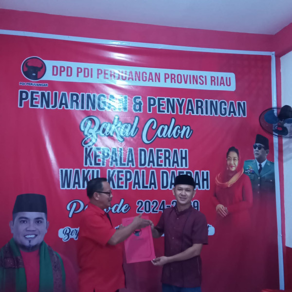 Resmi Daftar Balon Gubri 2024 dari PDIP, Romdes : Saatnya yang Muda Tampil Resmi Daftar Balon Gubri 2024 dari PDIP, Romdes : Saatnya yang Muda Tampili