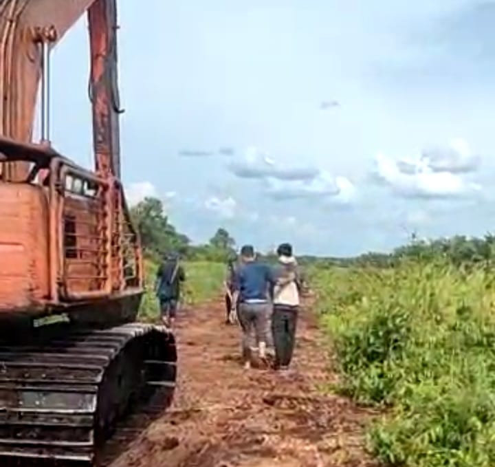 Dinilai Tebang Pilih, Kuasa Hukum Pertanyakan Penangkapan Alat Berat di Desa Petani Duri Dinilai Tebang Pilih, Kuasa Hukum Pertanyakan Penangkapan Alat Berat di Desa Petani Durii