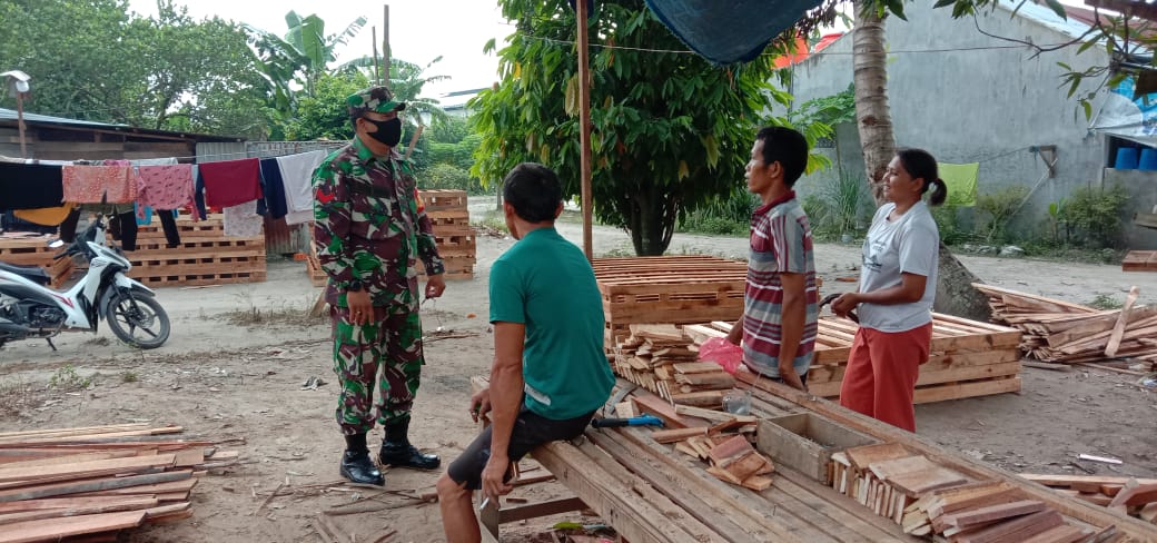 Babinsa Koramil 06/SH Lakukan Komunikasi Sosial Tentang Protokol Kesehatan Babinsa Koramil 06/SH Lakukan Komunikasi Sosial Tentang Protokol Kesehatani