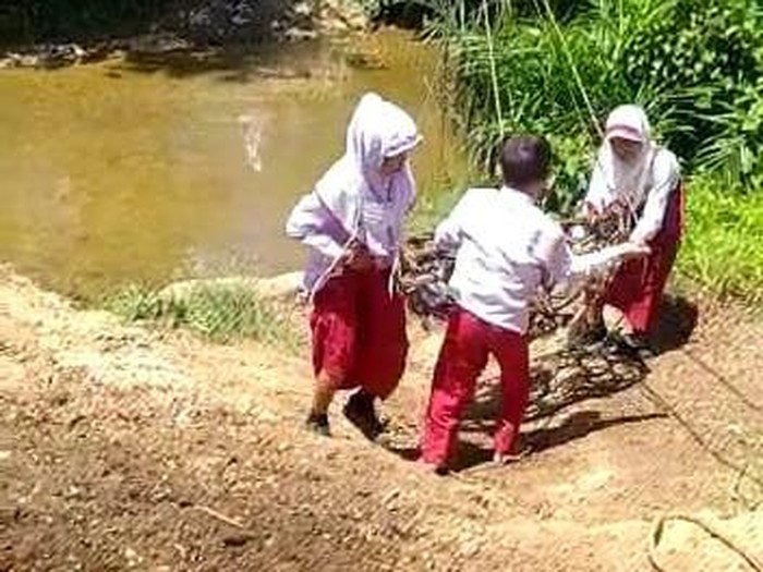 Bupati Kampar Janji Bangun Jembatan: Saya Tak Mau Rakyat Susah Bupati Kampar Janji Bangun Jembatan: Saya Tak Mau Rakyat Susahi