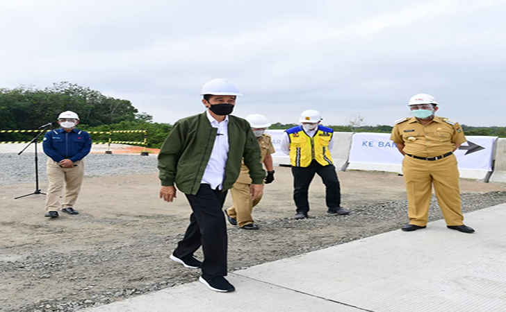 Presiden Jokowi Sebut PPKM Level 4 Mampu Tekan Angka Kasus Covid-19